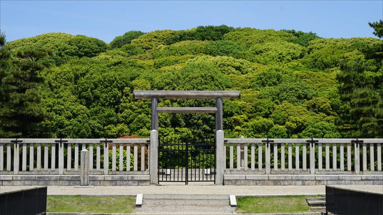 Száz(ezer)halombatta Japánban