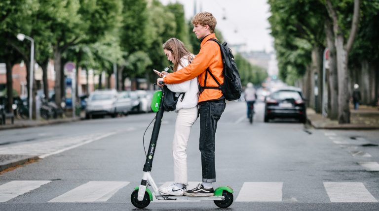Jó reggelt, holnap van - és tech törvények kellenek, tegnapra