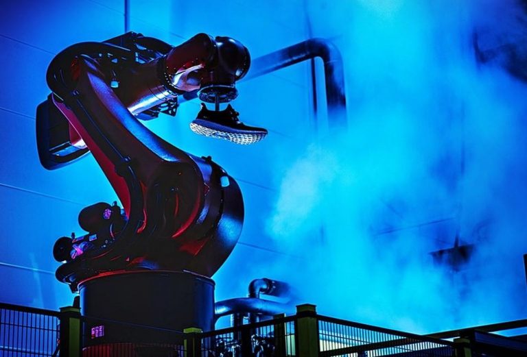 Jó reggelt, holnap van - és az Adidas bezár két robotgyárat