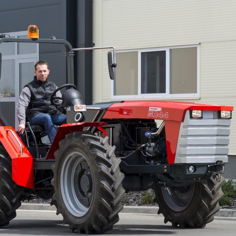 Újra magyar traktor a földeken