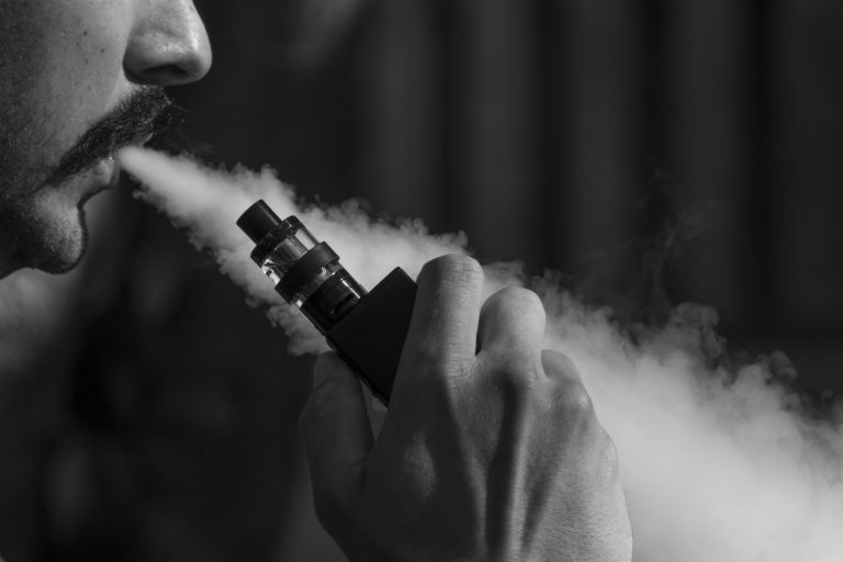 Egészségesebb-e az e-cigi a hagyományosnál?