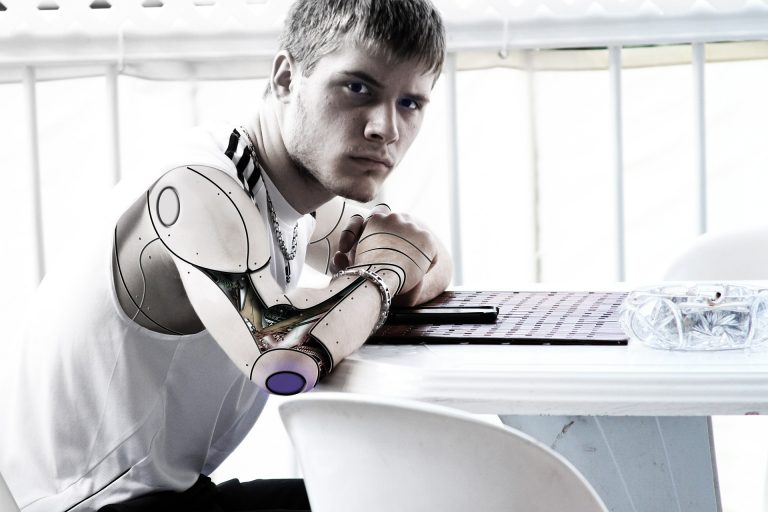 Lassan megérik az idő a változásra, és emberi jogokkal kell felruháznunk a robotokat