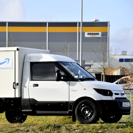 Az Amazon elektromos teherautókkal törekszik a karbon-semlegességre Európában