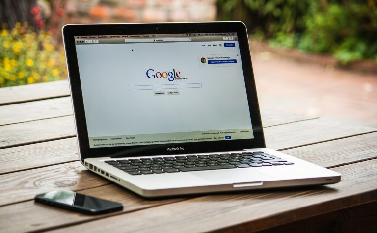 Találd meg az egy apró különbséget! Túl könnyű összekeverni a Google találatokat a reklámokkal?