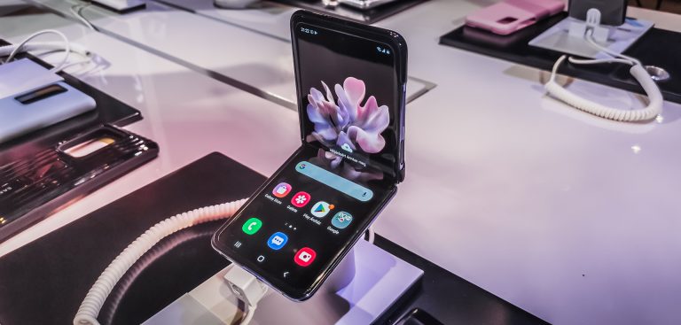 Samsung Galaxy Z Flip - hát ezt meg hogy értsük?
