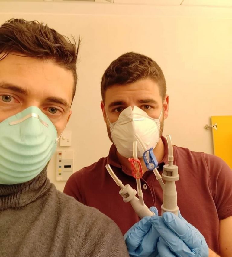 Perrel fenyegették meg az önkénteseket, akik néhány száz forintért gyártották le a több millió forintos orvosi eszközt