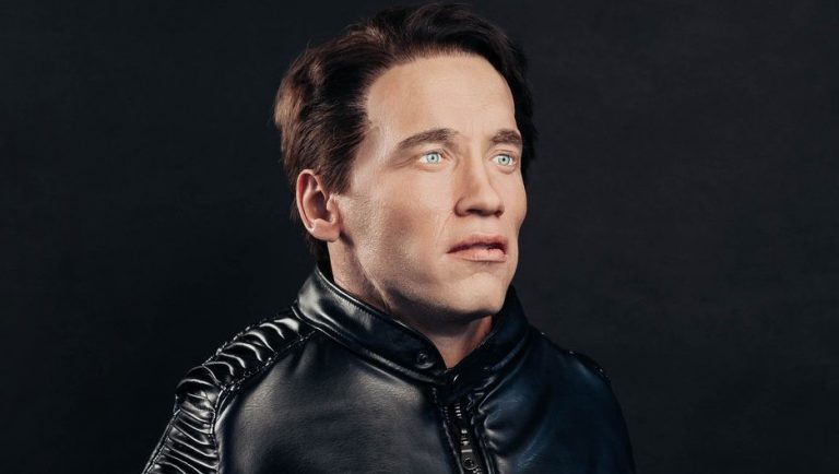 Egy orosz cég megalkotta a tökéletesen élethű Arnold Schwarzenegger robotot, csak azzal nem számoltak, hogy még él az igazi