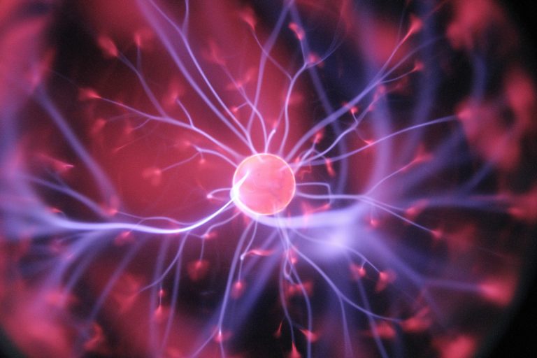 Kvantuminformáció egyetlen atomnyi érzékelőből