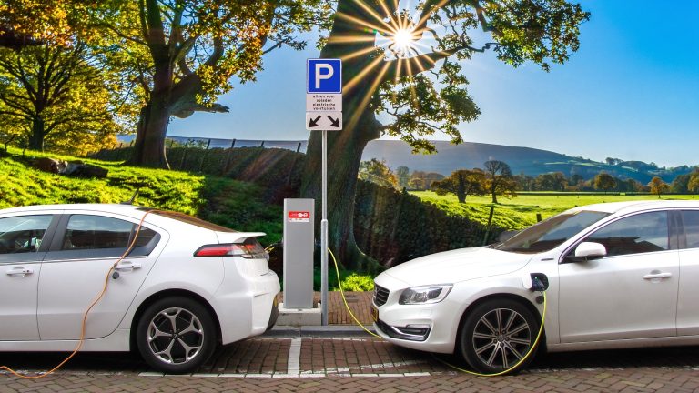 Egy új MI-vezérelt technológia 5 perc alatt feltölti az EV-k akksiját