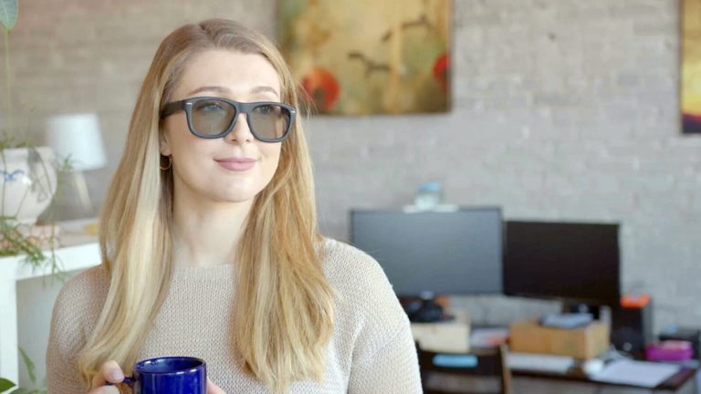 Itt az agyi aktivitást mérő okosszemüveg, ami segít megküzdeni a mentális terheléssel