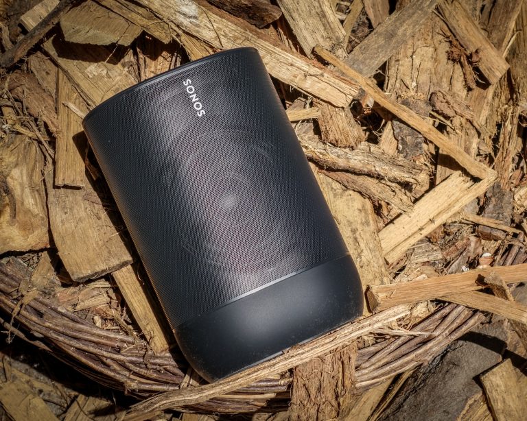 Keresi a helyét - kipróbáltuk az első hordozható Sonos hangfalat, a Move-ot