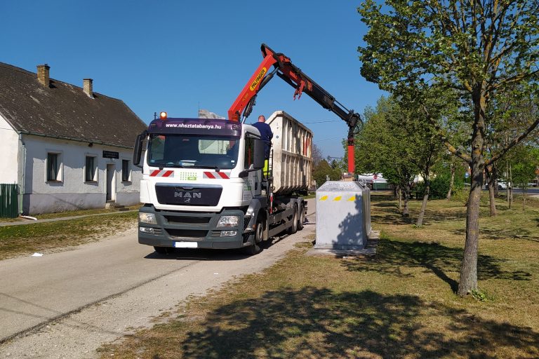 A saját szemünkkel láttuk, hogy nem öntik össze a szelektíven gyűjtött hulladékot a gyűjtőkocsiban