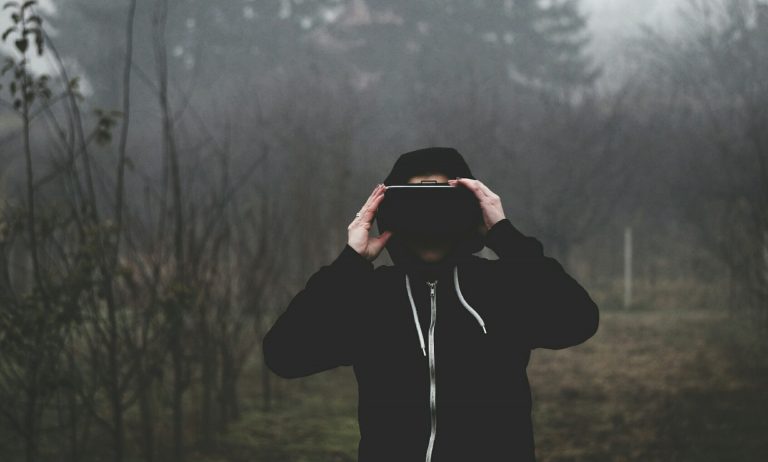 Mikor váltja fel végre a Skype-ot és a Zoomot a VR-sisak?