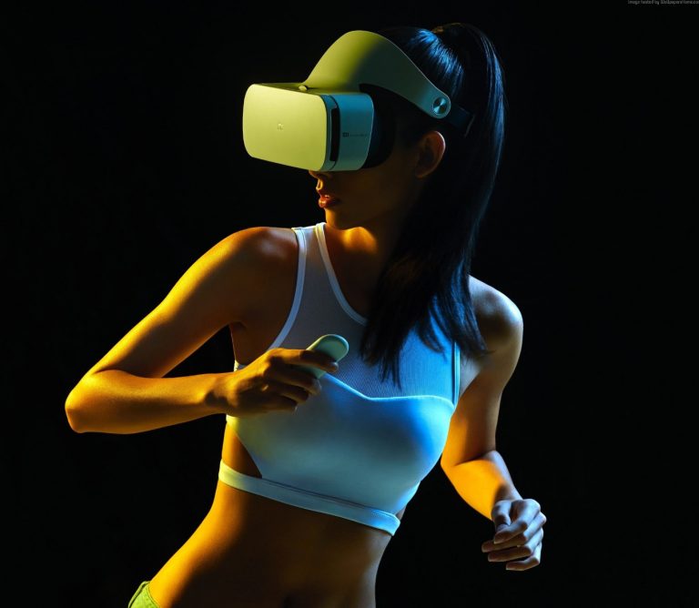 3D-s e-szemüveg, ami figyeli az egészségünket, védi a szemünket, és videojátékot vezérelhetünk vele