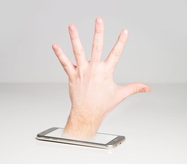 Miért érezzük úgy, hogy rezeg a mobilunk, amikor nem is?
