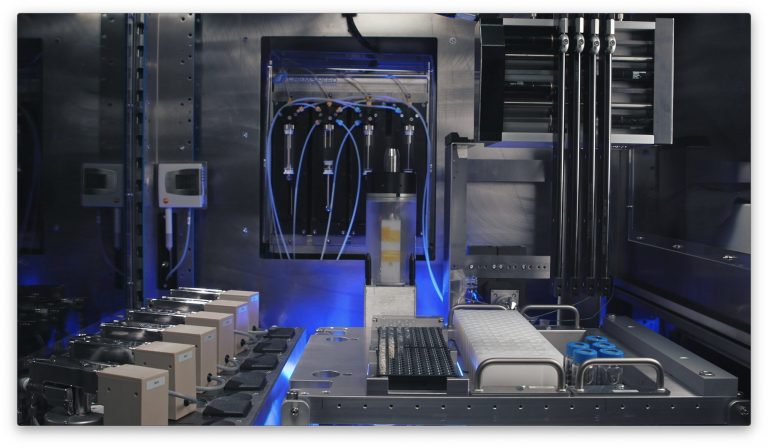 Online elérhető, MI vezérelte, robotizált laboratórium az IBM-től