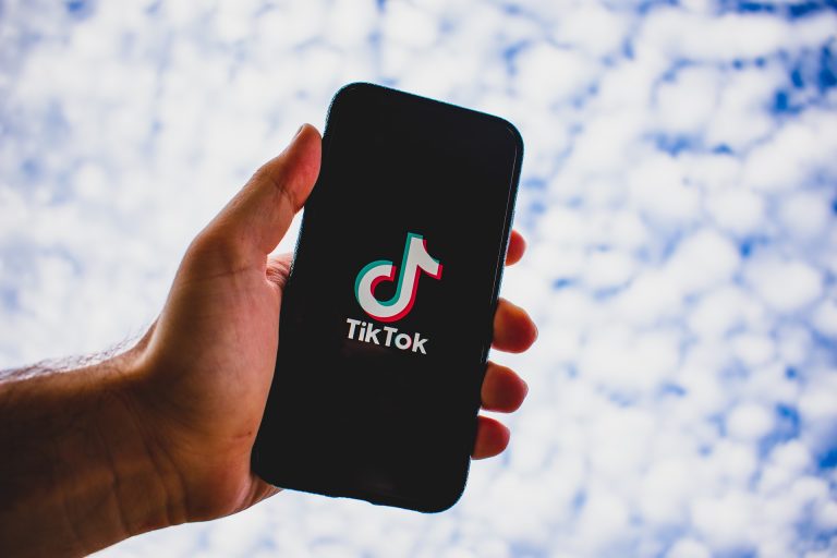 A ByteDance elkezdi árulni legdrágább kincsét, a TikTok mögött ketyegő MI-t