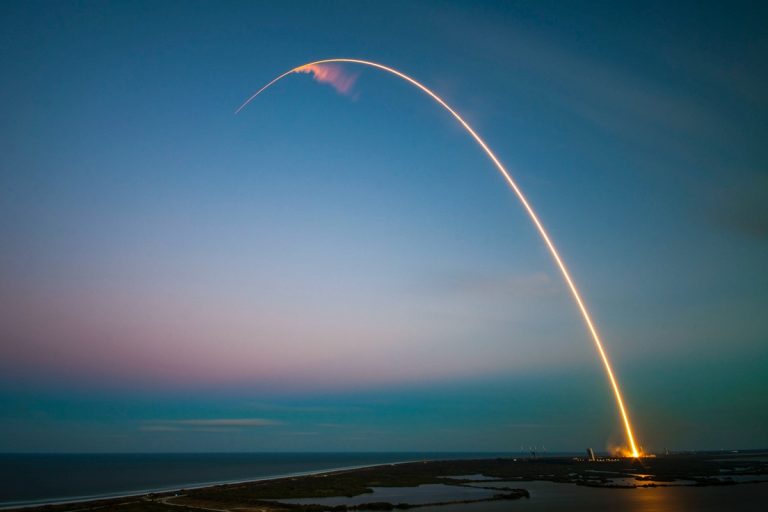 Videón, ahogy a NASA épp egy gyorsítórakétát tesztel