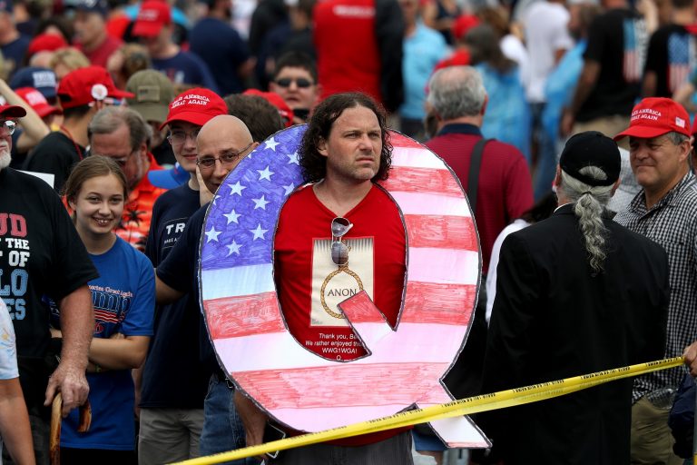 Amerika legőrültebb összeesküvés-elméletét szinte mindenhol betiltják