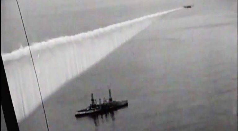 Így nézett ki működés közben a füstfüggöny, amivel az amerikaiak láthatatlanná tették a bombázóikat
