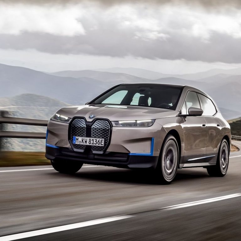Itt a következő elektromos BMW, az iX