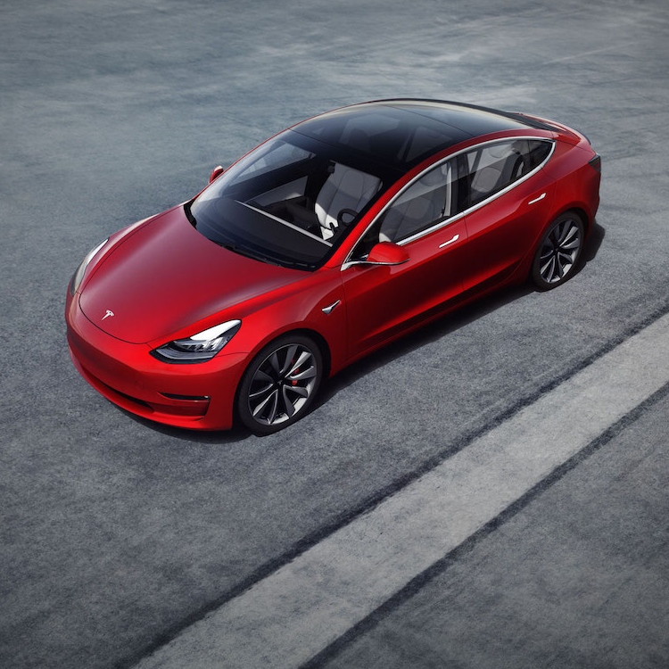 A Tesla egy hónapra volt a csődtől
