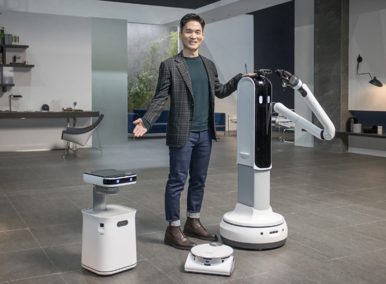 A Samsung bemutatott egy robotot, ami segít a mosogatásban és a takarításban is