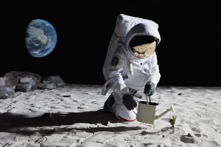 A NASA támogatásával készülhet el a magyar találmány, amivel feltérképezhetik a Hold vízkészletét