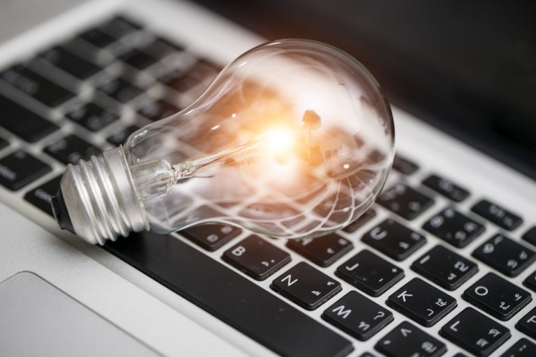 Készül az első laptop, ami fénnyel kapcsolódik az internetre