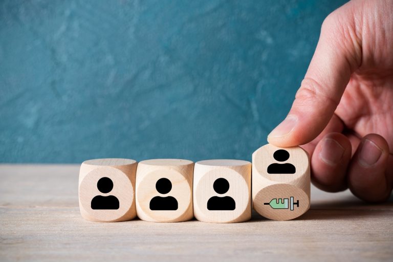 Természetes nyájimmunitás vagy vakcináció? Melyik jobb, kontrollálhatóbb, hatásosabb és biztonságosabb?