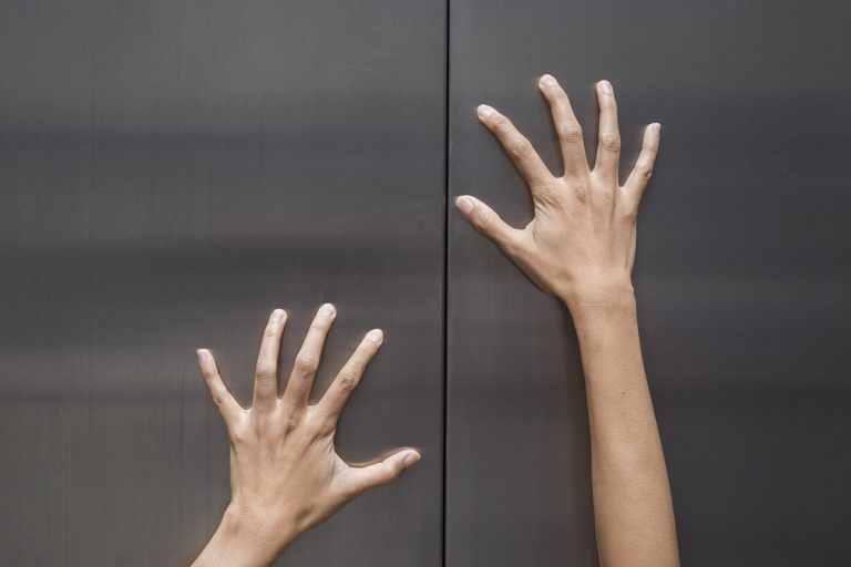 Elég para helyzet lenne, de nem feltétlenül halnánk bele, ha lezuhanna velünk a lift