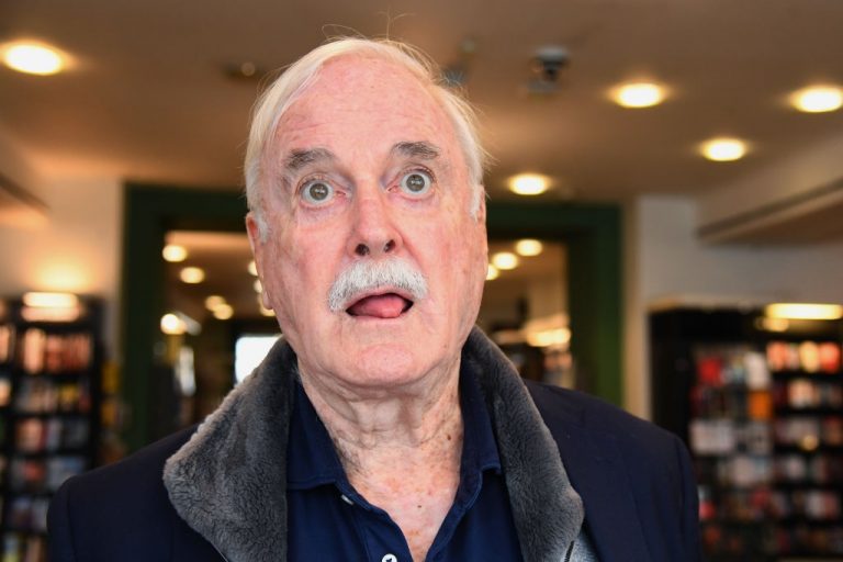 A Monty Python alapítója húszmilliárdot kér egy digitális firkájáért
