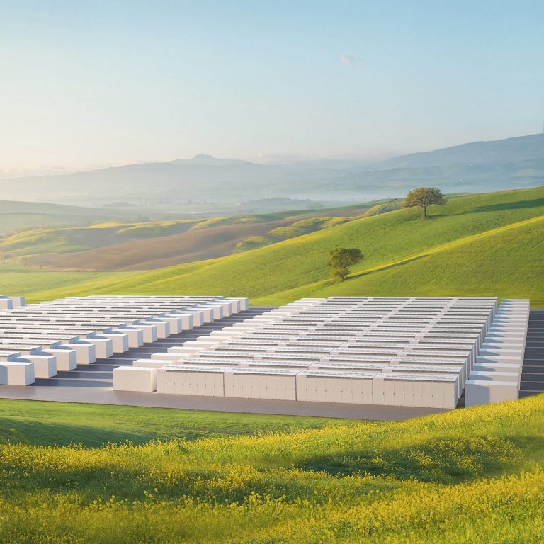 Elon Musk egy száz megawattos óriásakkut illeszt a texasi energiahálózatba