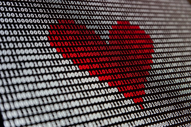 Hamarosan háttérellenőrzés is kérhető lesz a kiszemelt partnerről a Tinderen