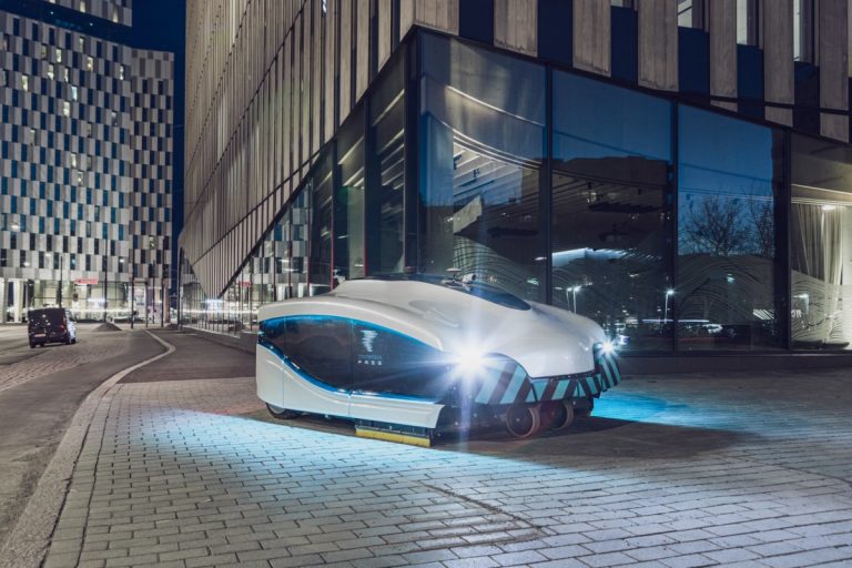 Nulla-huszonnégyben járja Helsinki utcáit az önvezető utcaseprő robot