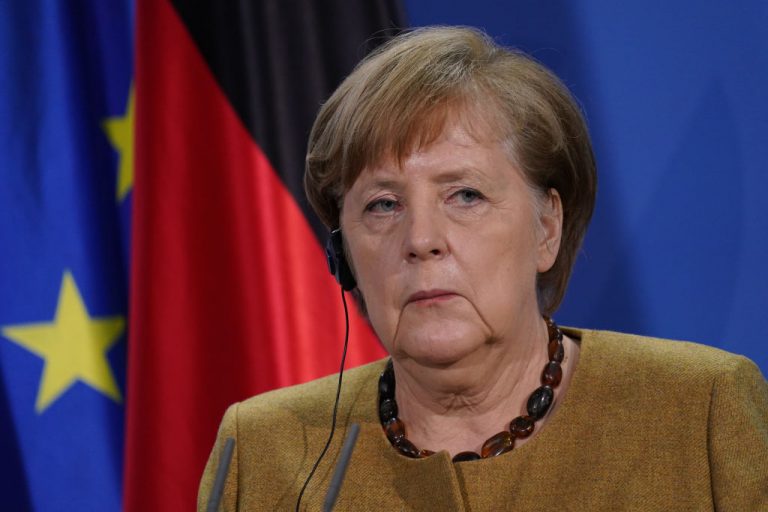 A dán hírszerzés kiskaput nyitott az amerikai nemzetbiztonságnak, hogy európai politikusokat figyelhessen meg