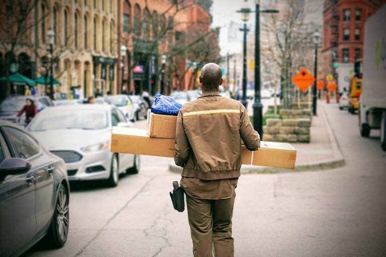Algoritmusok rúgják ki a dolgozókat, szinte emberi beavatkozás nélkül az Amazonnál