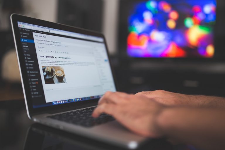 Hogyan építhetünk sikeresen énmárkát az online megoldásokat használva?