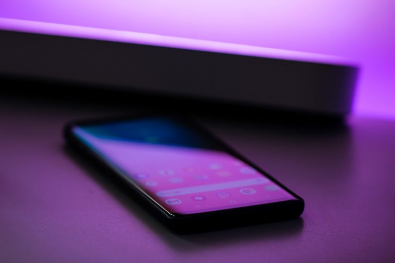 Így tilthatjuk le a nem kívánatos hívószámokat Androidon és iOS-en