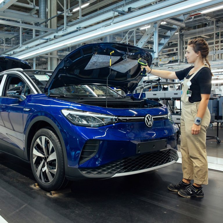 A Volkswagen 2033-35-ig árul belsőégésű motoros autót Európában