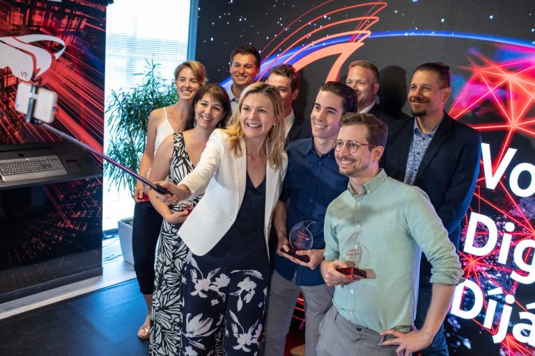 Digitális díjakat osztott a Vodafone, oktatási, egészségügyi és fenntarthatósági startupoknak