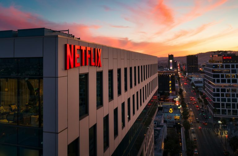 Játékipari veteránt igazolt a Netflix, jövőre érkezhetnek a videójátékok a platformra