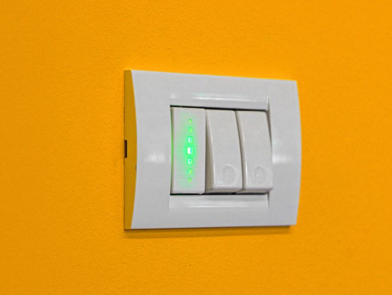 A SmartBug egy gombnyomással okosotthonná alakítja a lakásokat