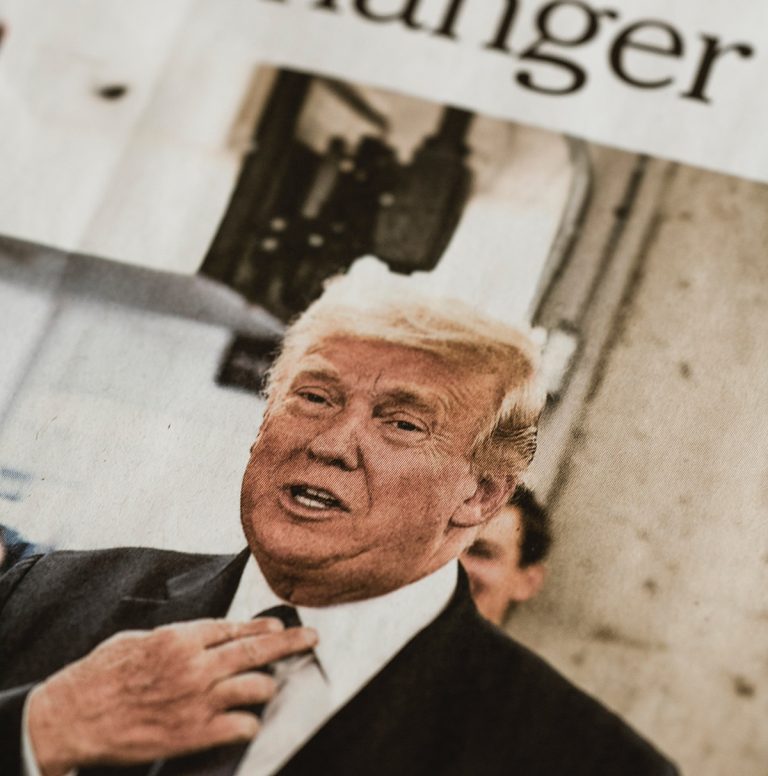 Donald Trump bepereli a Facebookot, a Google-t és a Twittert is