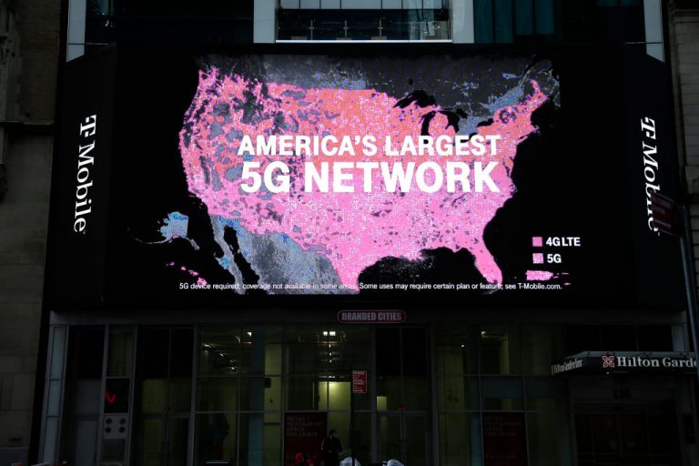 Százmillió T-Mobile ügyfél személyes adataihoz férhettek hozzá a hackerek