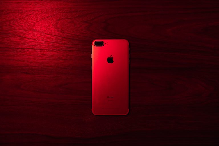 Az Apple feladta a magánszféra védelmét a pedofília elleni küzdelem jegyében?