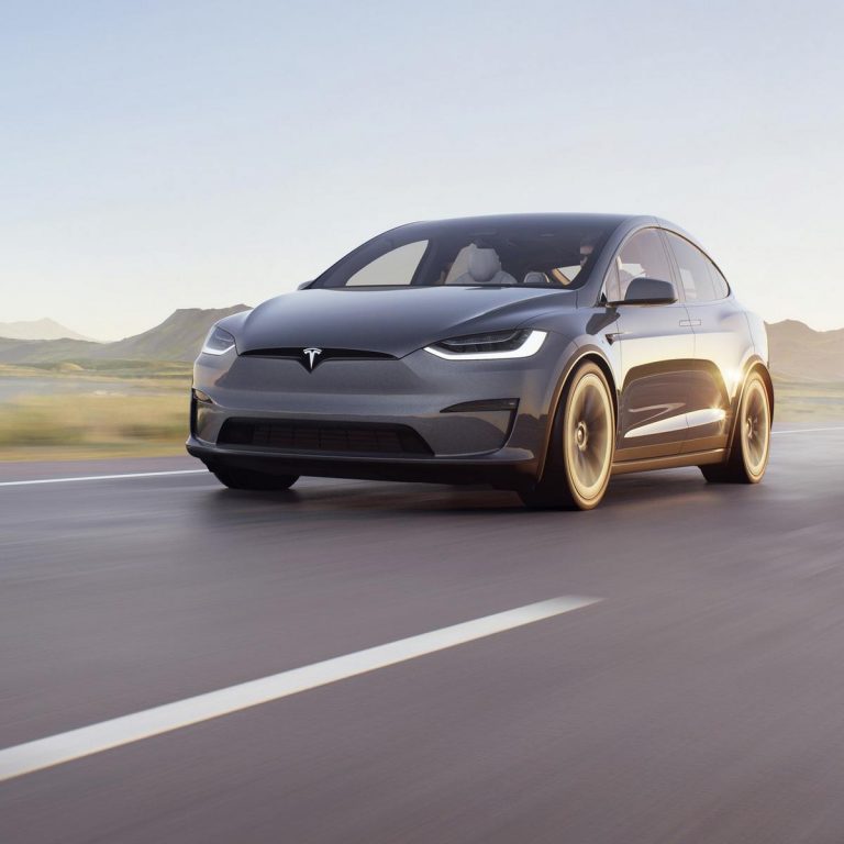 Októberben készülhet el az első német gyártású Tesla