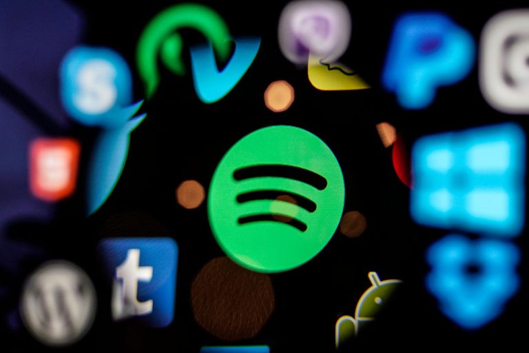 A Facebook áll a támadások célkeresztjében, pedig a Spotify a nagyobb adatgyűjtő