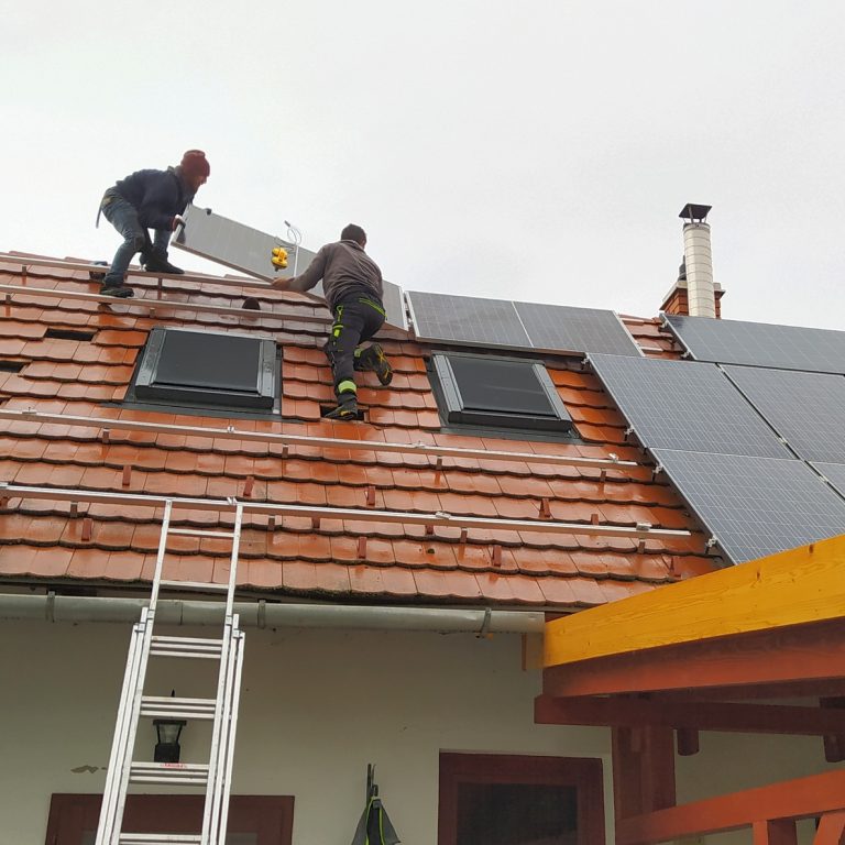 Hat év alatt kinőttük a napelemes rendszert, úgyhogy vettünk még egyet