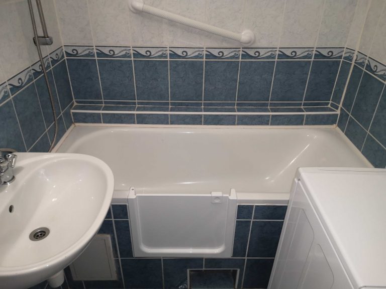 Időskori dilemma: fürdőkád vagy zuhanyzó?